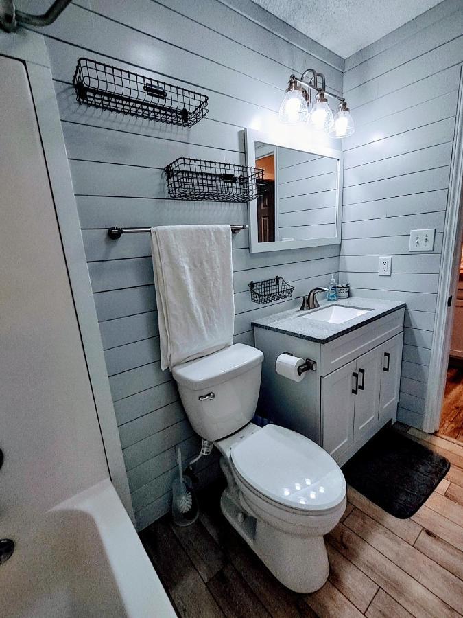 F Lakefront! Remodeled, Sleeps 4, Boat Slip, Patio, Wifi, Cable, Pool 欧塞奇湾泳滩 外观 照片