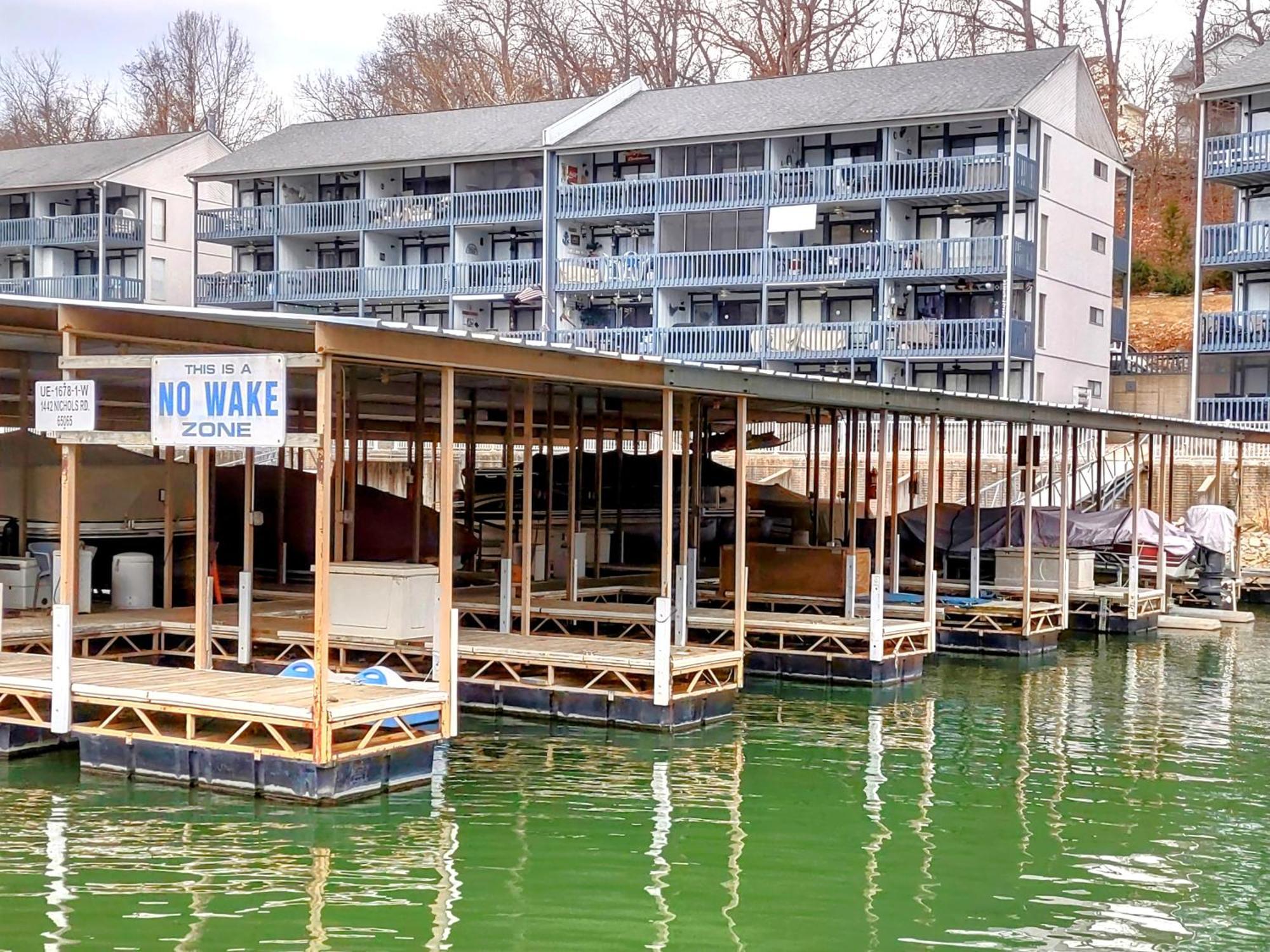F Lakefront! Remodeled, Sleeps 4, Boat Slip, Patio, Wifi, Cable, Pool 欧塞奇湾泳滩 外观 照片